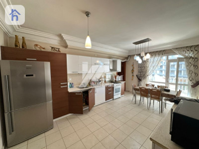 Charming 275m² Apartment for Rent image 2