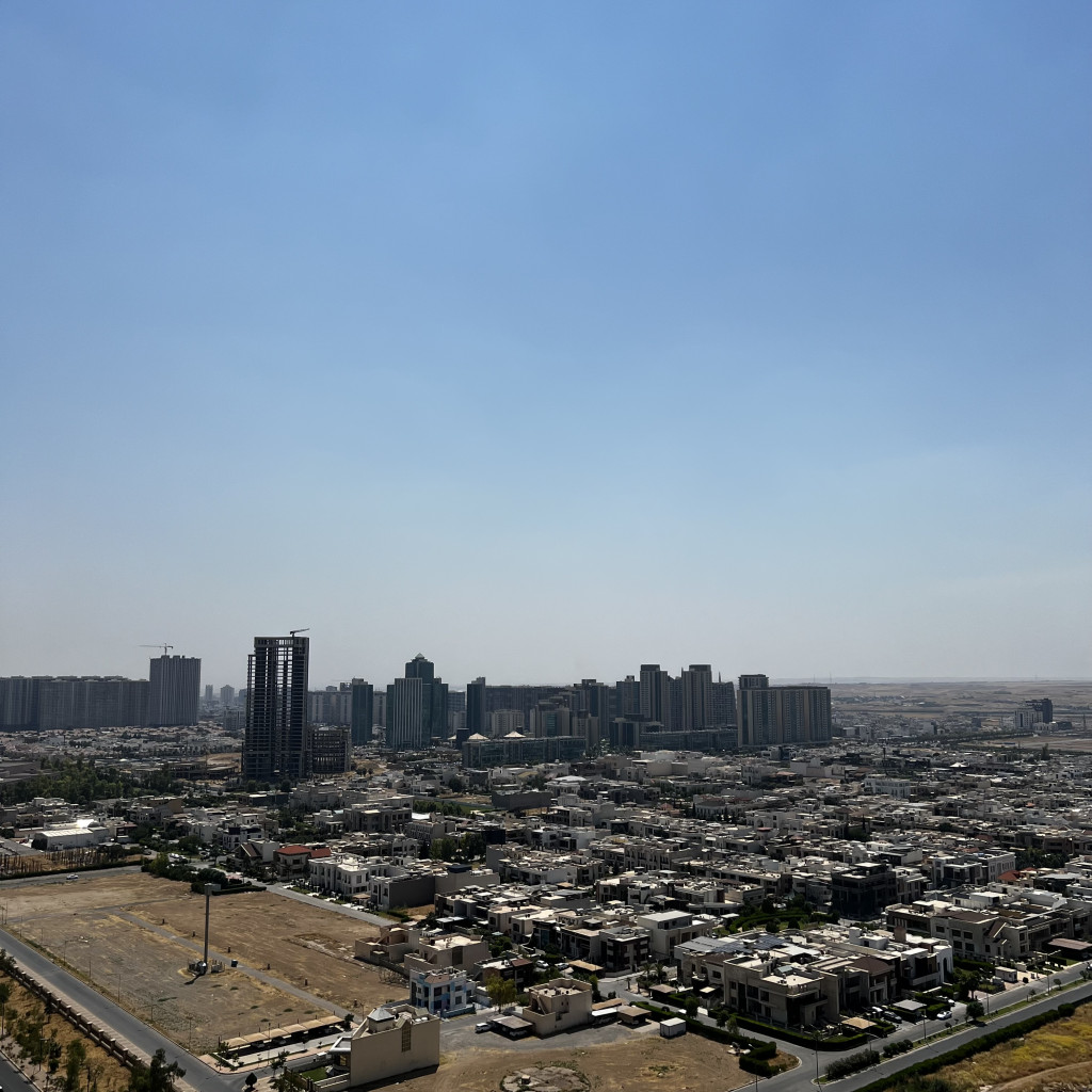 Modern One Bedroom Apartment with City Views Resim 2