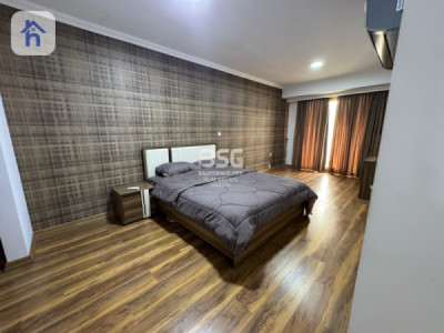 Spacious Apartment with Stunning Views Image 3