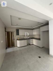 Spacious House with 4 Bedrooms image 7