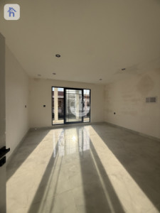 Spacious House with 4 Bedrooms image 13
