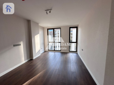 Luxurious 4-Bedroom Apartment on High Floor image 7