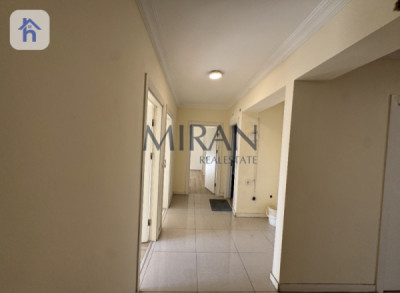 Modern 3-Bedroom Apartment Image 7