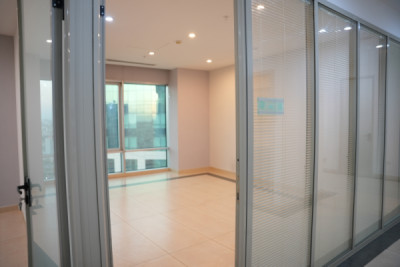 Modern office in prime location image 6