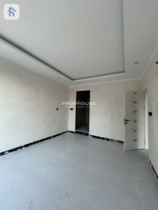 Square House image 6