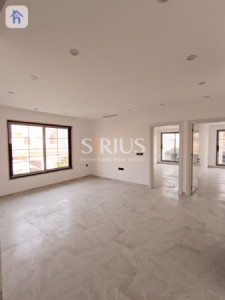 Spacious Family Home with Multiple Rooms Resim 13