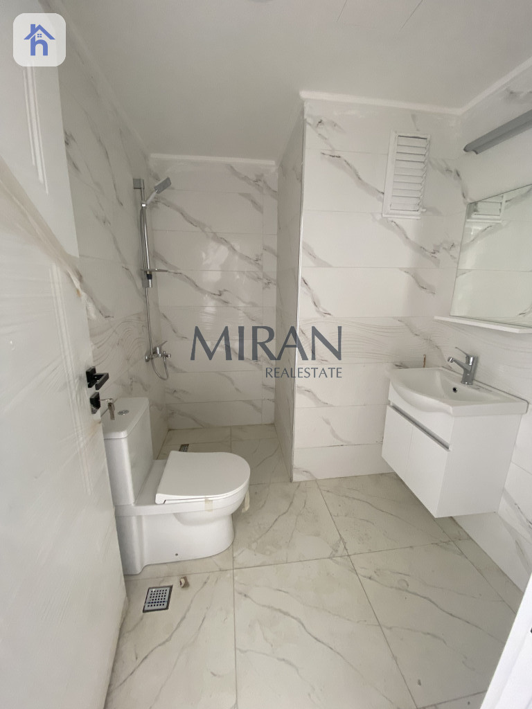 Studio Apartment Image 4