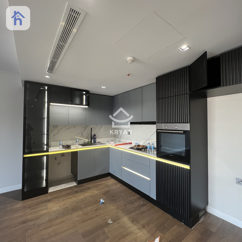 Modern Apartment with City View Image 2