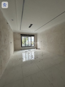Spacious 5-Bedroom House Image 4