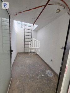Spacious Showroom with Offices and Rooms Image 17