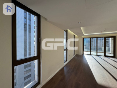 Spacious 3 Bedroom Apartment with View image 2