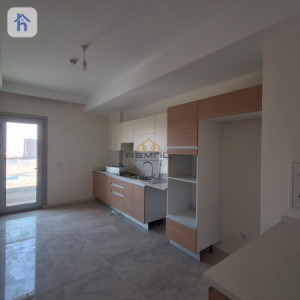 Modern 4 Bedroom Apartment image 8