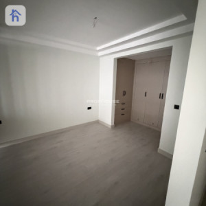 Modern Studio Apartment in Prime Location image 3