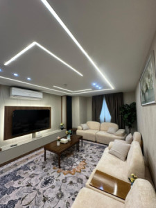 Modern Apartment with 4 Bedrooms image 1