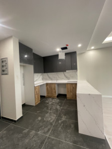 Sleek 2-Bedroom Apartment image 2