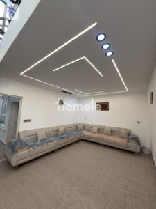 Elegant Property with Contemporary Design image 6