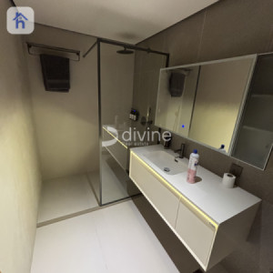 Luxurious 4-Bedroom Apartment, Erbil image 8