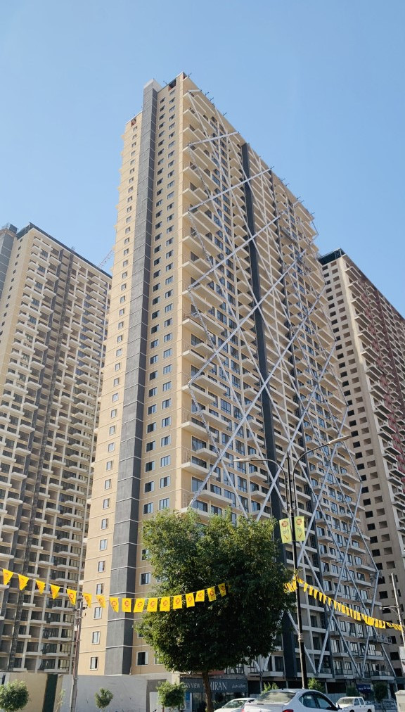 Bright Apartment in High-Rise Building