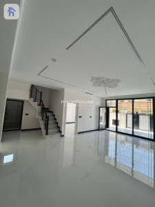 Modern House with 4 Bedrooms image 6