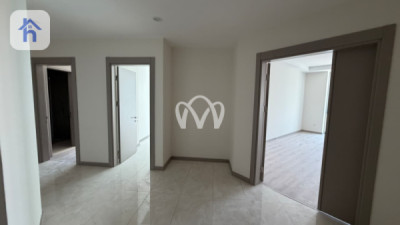 Spacious Apartment in Empire Square image 15