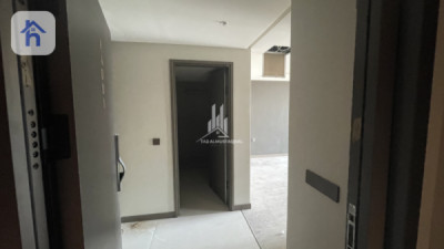 Luxurious 40th Floor Apartment for Rent Image 4