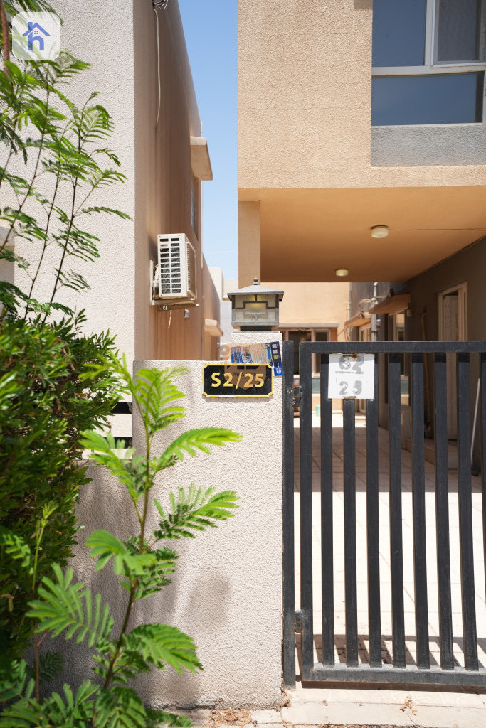 2-story house with 4 bedrooms Image 2