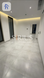 Modern Commercial Building with Multiple Rooms Resim 10