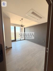 Spacious Apartment in Cavalli Tower Image 6