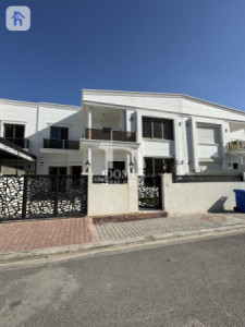 House (240m²) image 1