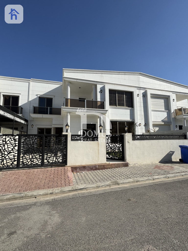 House (240m²)
