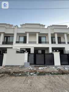 House Opposite Garden image 1