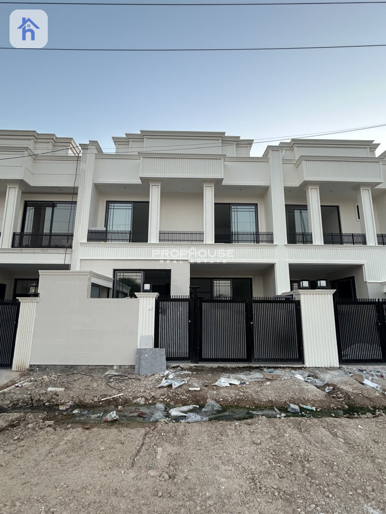 House Opposite Garden — 1