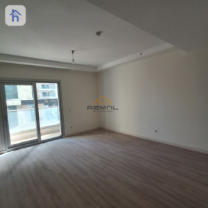 Modern Apartment in Empire Square image 4