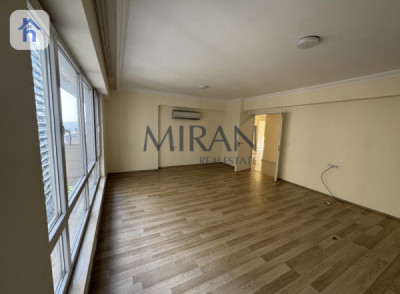 Modern 3-Bedroom Apartment Image 8