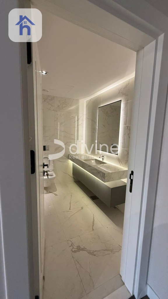 One-bedroom apartment with kitchen and hall Resim 4