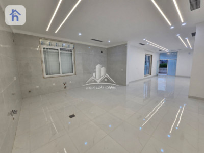 Modern Home with 5 Bedrooms Image 9