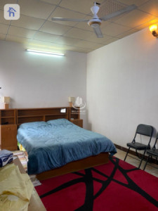 Spacious House with 5 Bedrooms Image 8