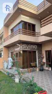 Spacious House with 5 Bedrooms image 2