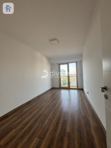 Corner Apartment Image 5