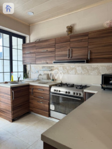 Spacious House with 6 Bedrooms Image 12