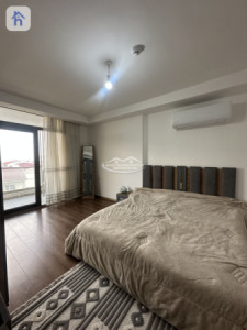 شوقەیەکی یەک ژووری نوستن ڕاخراو لە ئیمپایەر پیرڵ تاوەرز وێنە 8