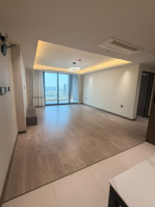 Modern 3 Bedroom Apartment image 5