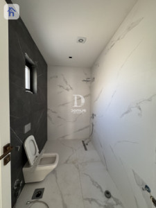 Spacious House with 5 bedrooms image 20