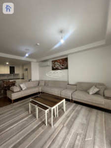 شوقەیەکی یەک ژووری نوستن ڕاخراو لە ئیمپایەر پیرڵ تاوەرز image 1