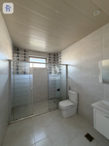 Spacious House with 4 Bedrooms image 27