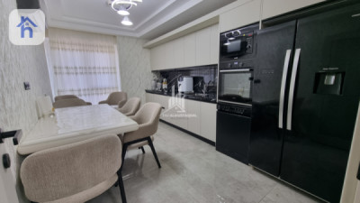 شقة عصرية بثلاث غرف نوم صورة 4