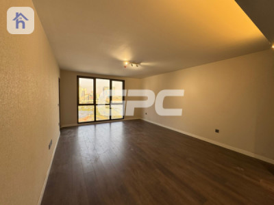 Modern 1-Bedroom Apartment in Prime Location image 2