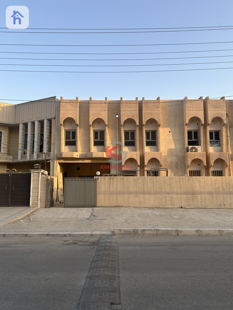 Spacious Commercial House
