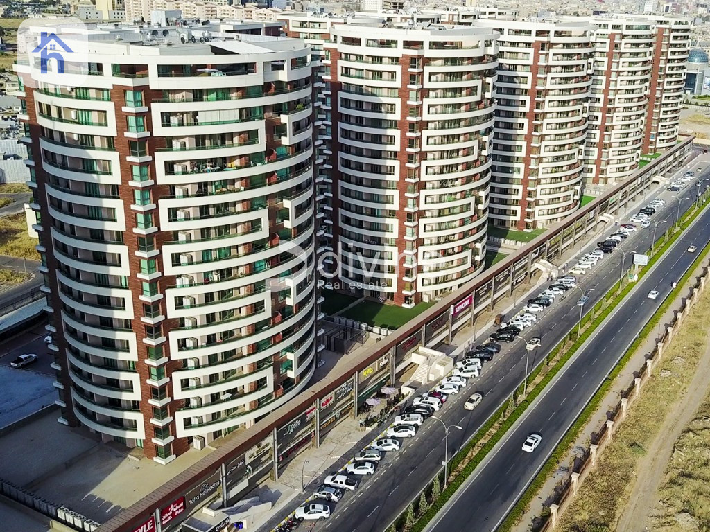 Spacious apartment with park view