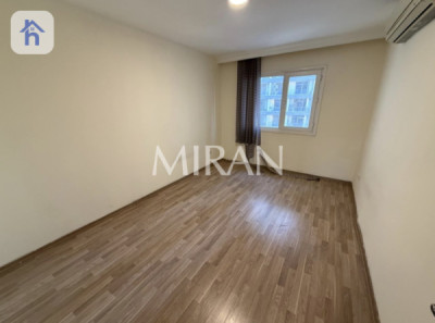 Modern 3-Bedroom Apartment image 7